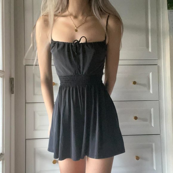 Urban Outfitters Black Flowy Romper - Picture 4 of 4